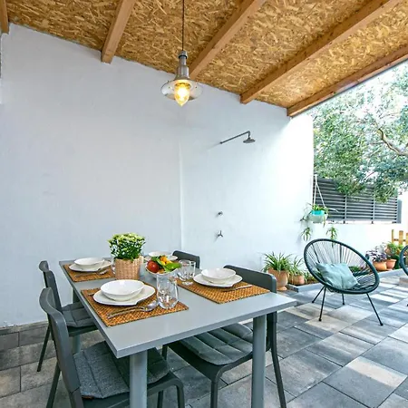 Apartment By The Sea Pisak, Omis - 1008