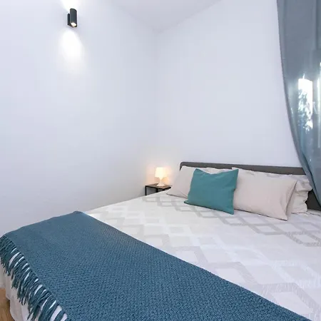 By The Sea Pisak, Omis - 1008 * Mimice