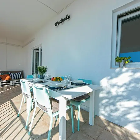 Apartment By The Sea Pisak, Omis - 1008